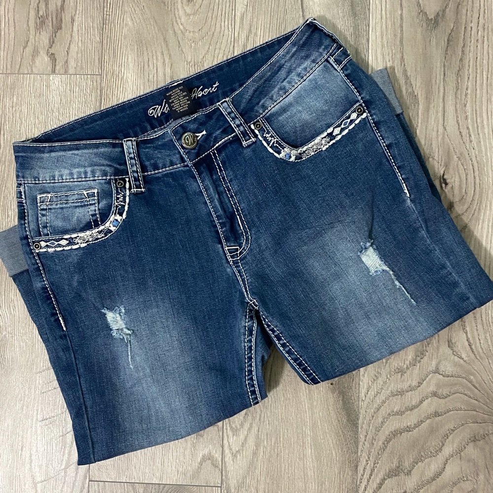 Cavenders Wired Heart Distressed Stretchy Blue Jean Capris Size 30 (10) NWOT